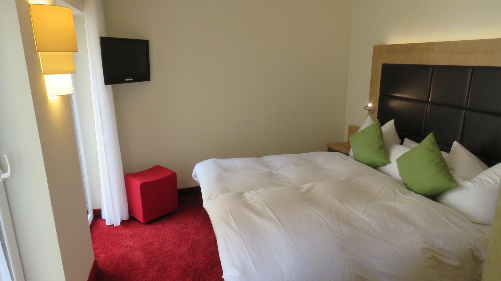 Hotel Zur Traube Urzig Ruang foto