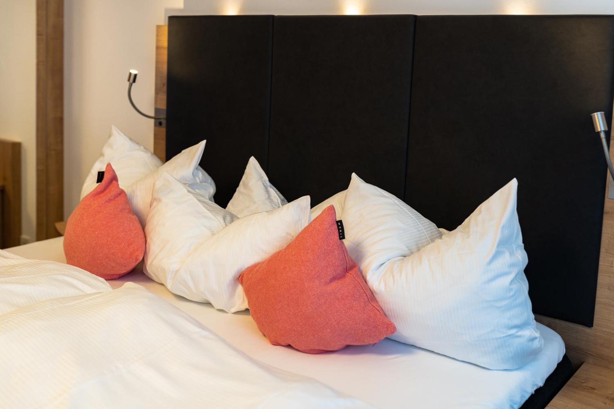 Hotel Zur Traube Urzig Ruang foto