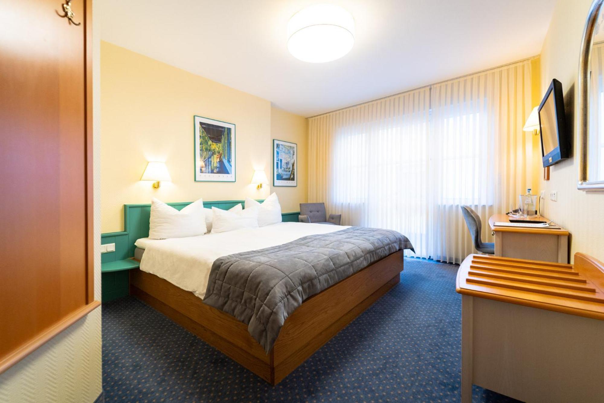 Hotel Zur Traube Urzig Ruang foto
