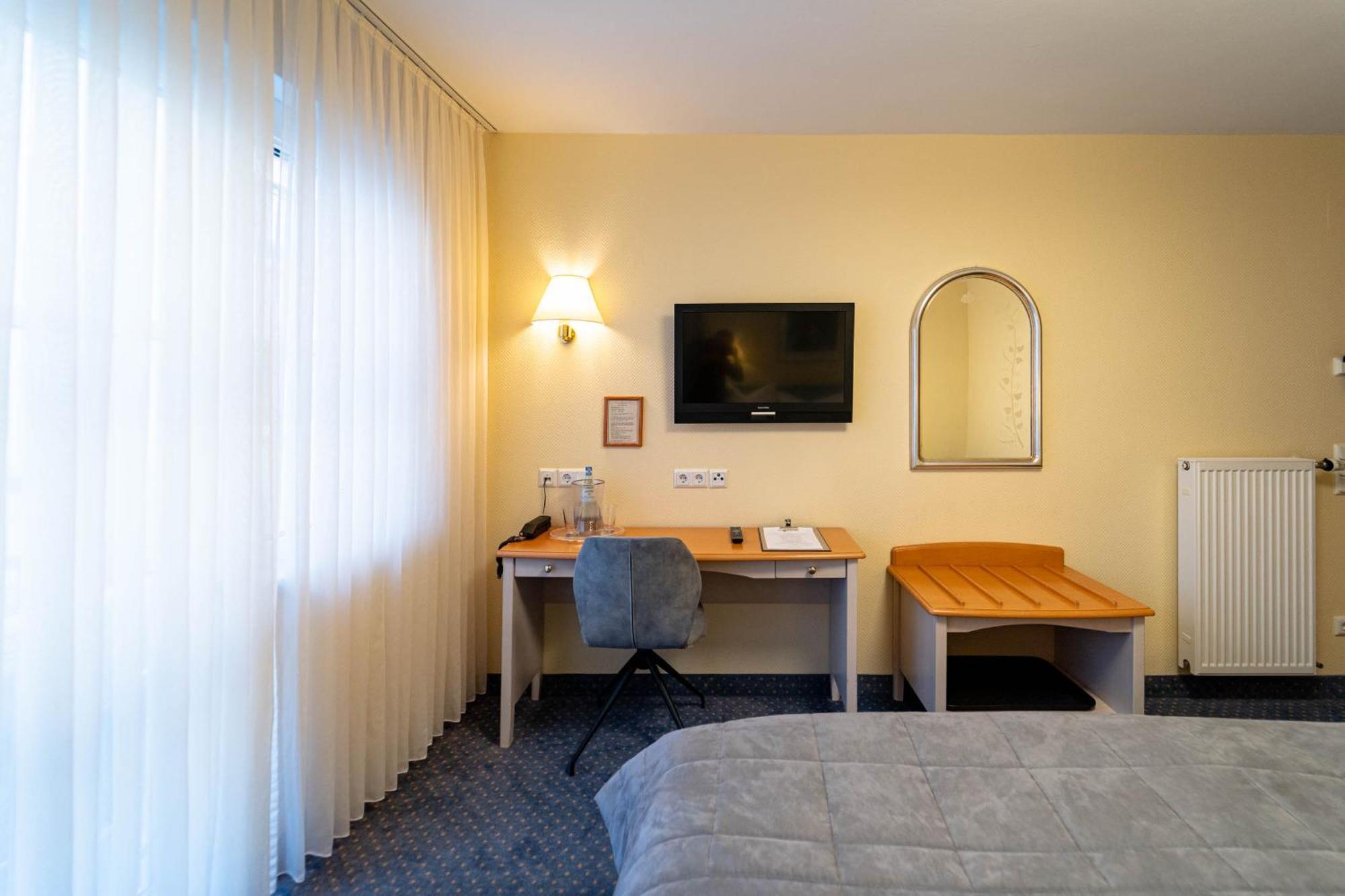 Hotel Zur Traube Urzig Ruang foto